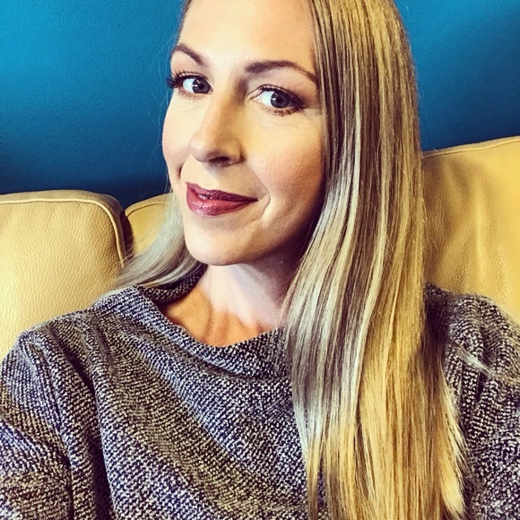 Meet your Posher, Jennifer - Picture 2 of 2